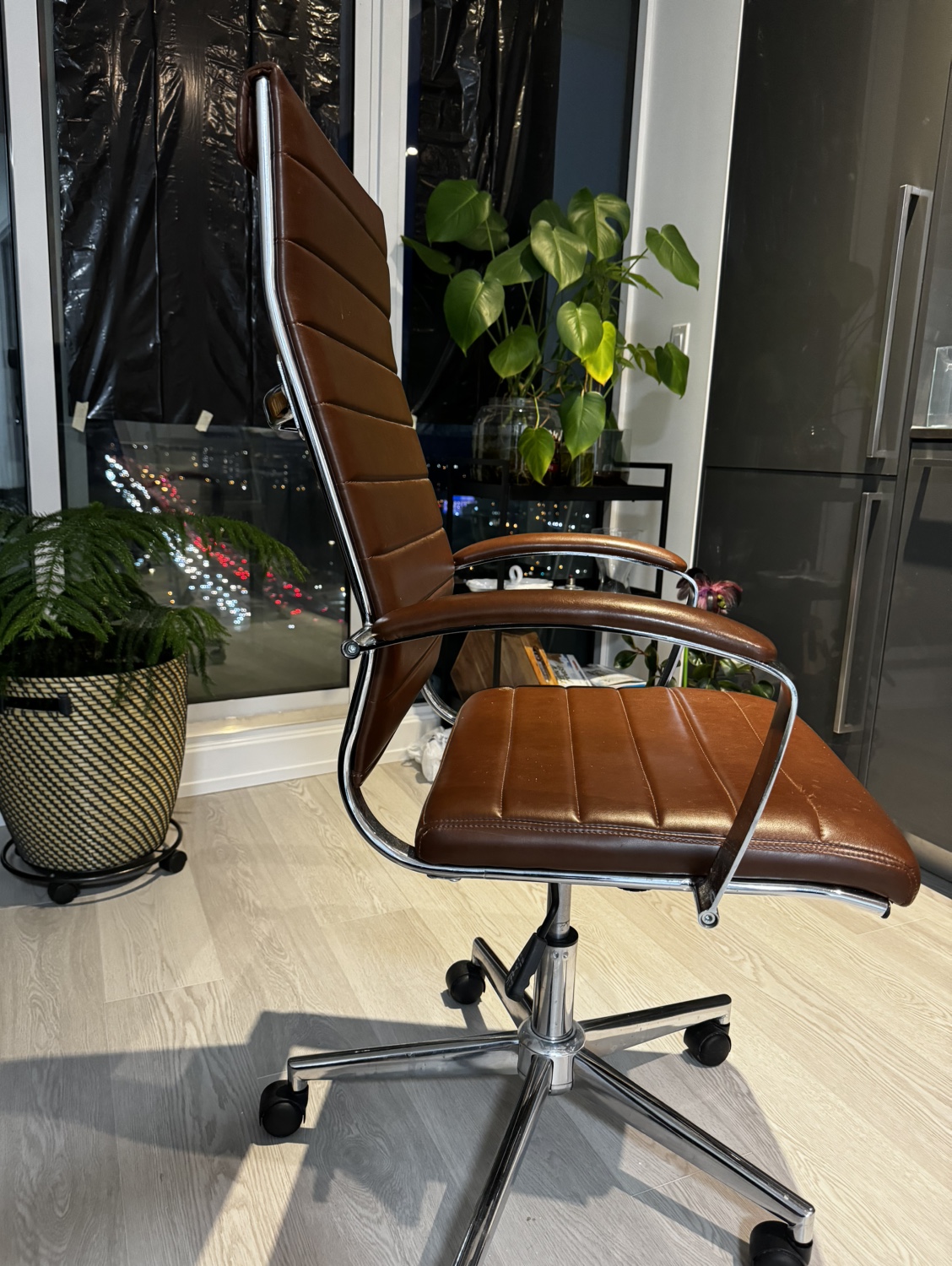 High-back swivel chair - photo 2