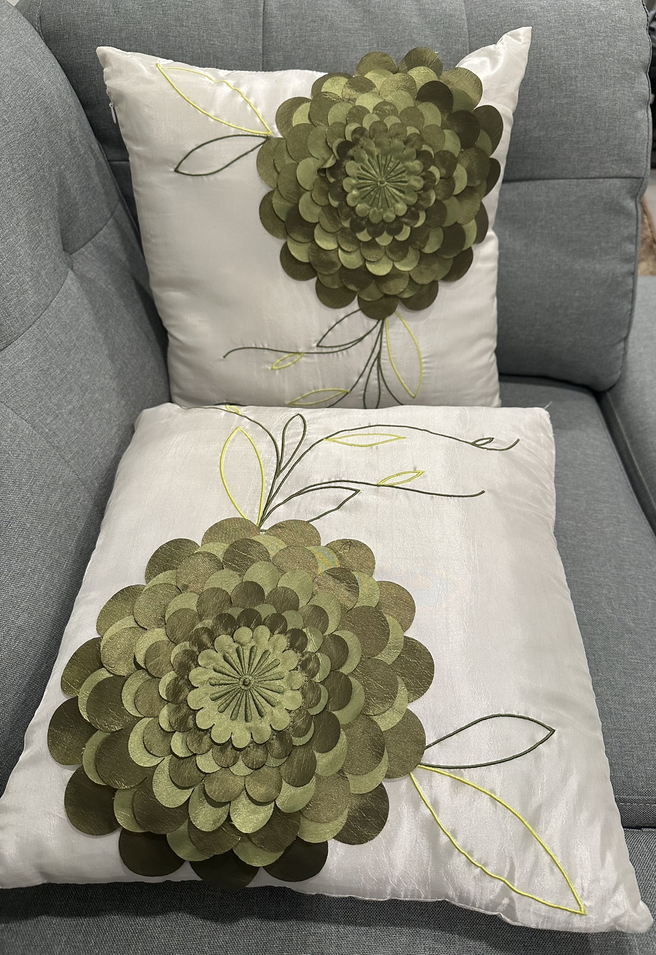 Pair of satin cushions