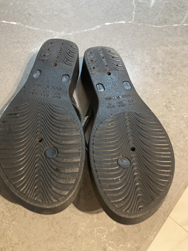 2 pair NEW women’s sandals size 10 image indicator(4)