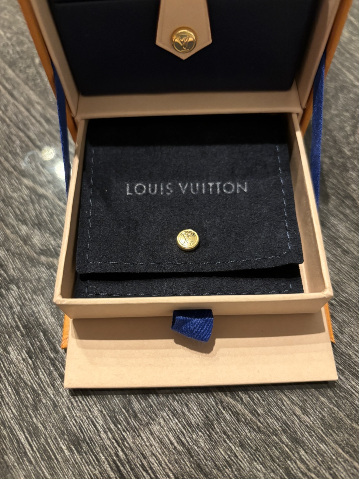 LV authentic Fine Jewelry Box Set image indicator(3)