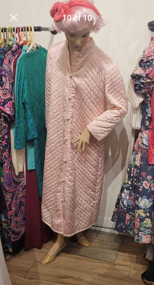 Vintage female mannequin with twisting waist