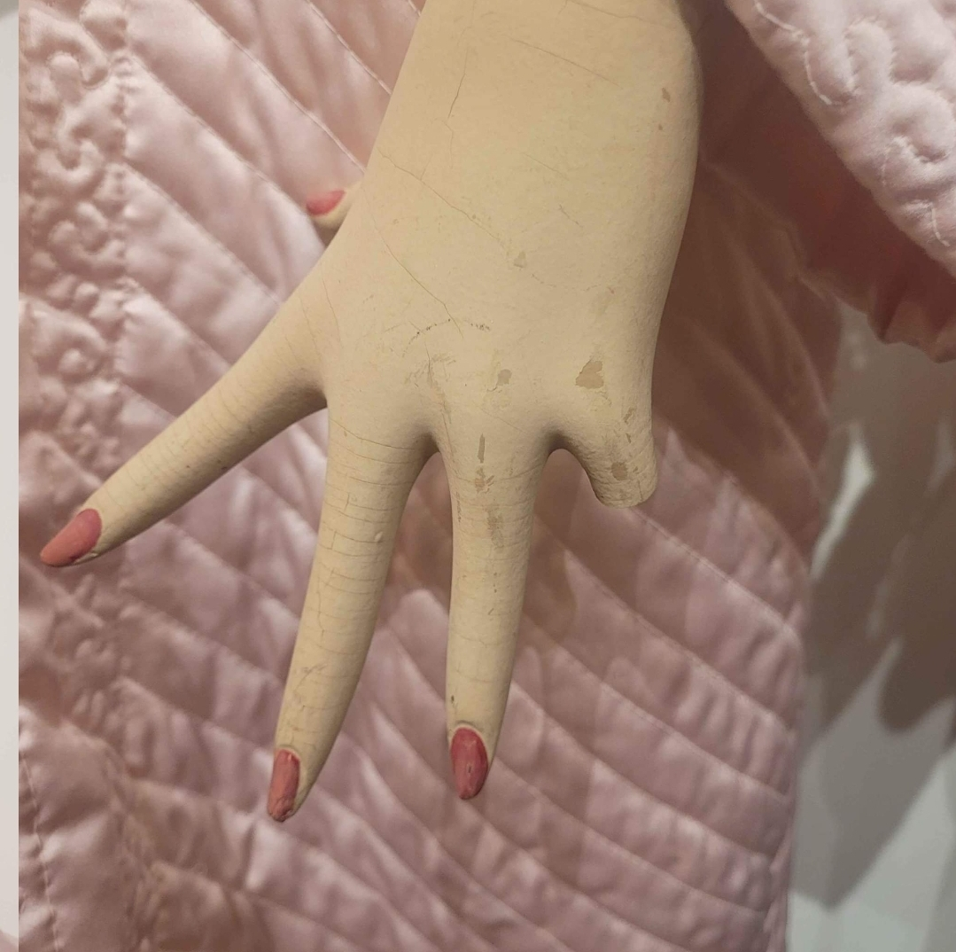 Vintage female mannequin with twisting waist - photo 5