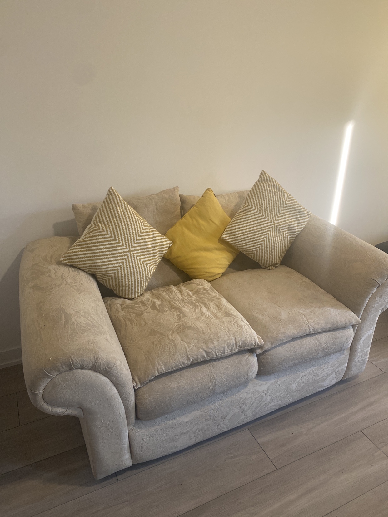 Two-Seater Sofa - photo 3