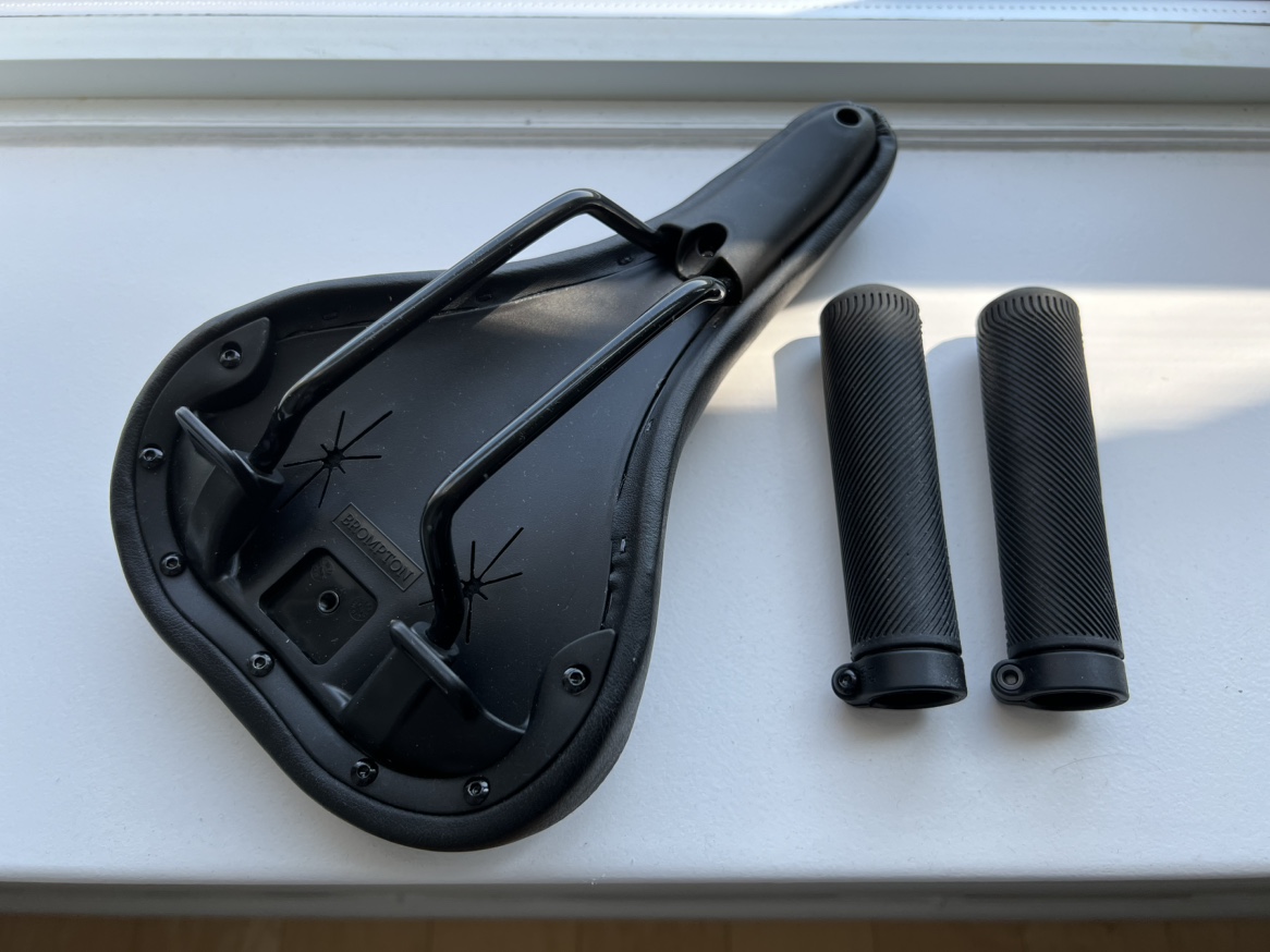 Brompton bike seat and grips image indicator(2)