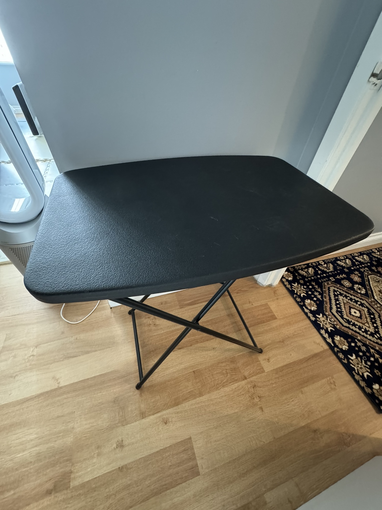 Foldable table thumbnail