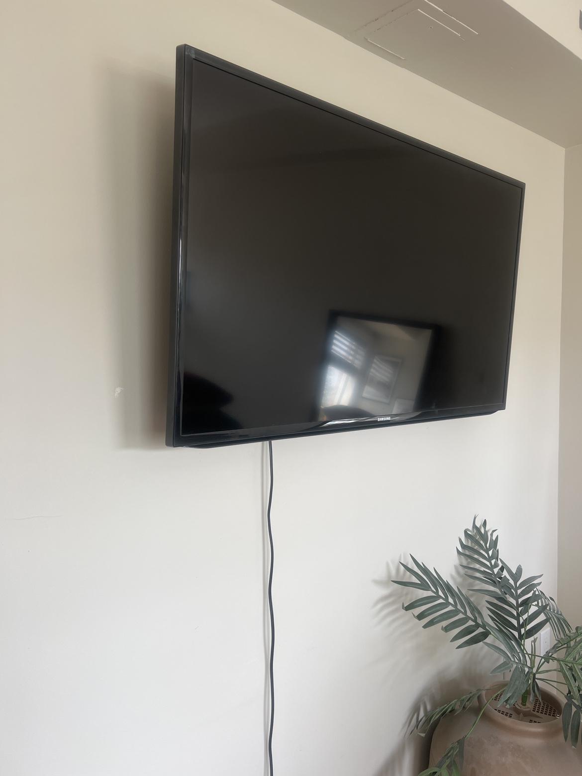 Samsung TV and mount - photo 2