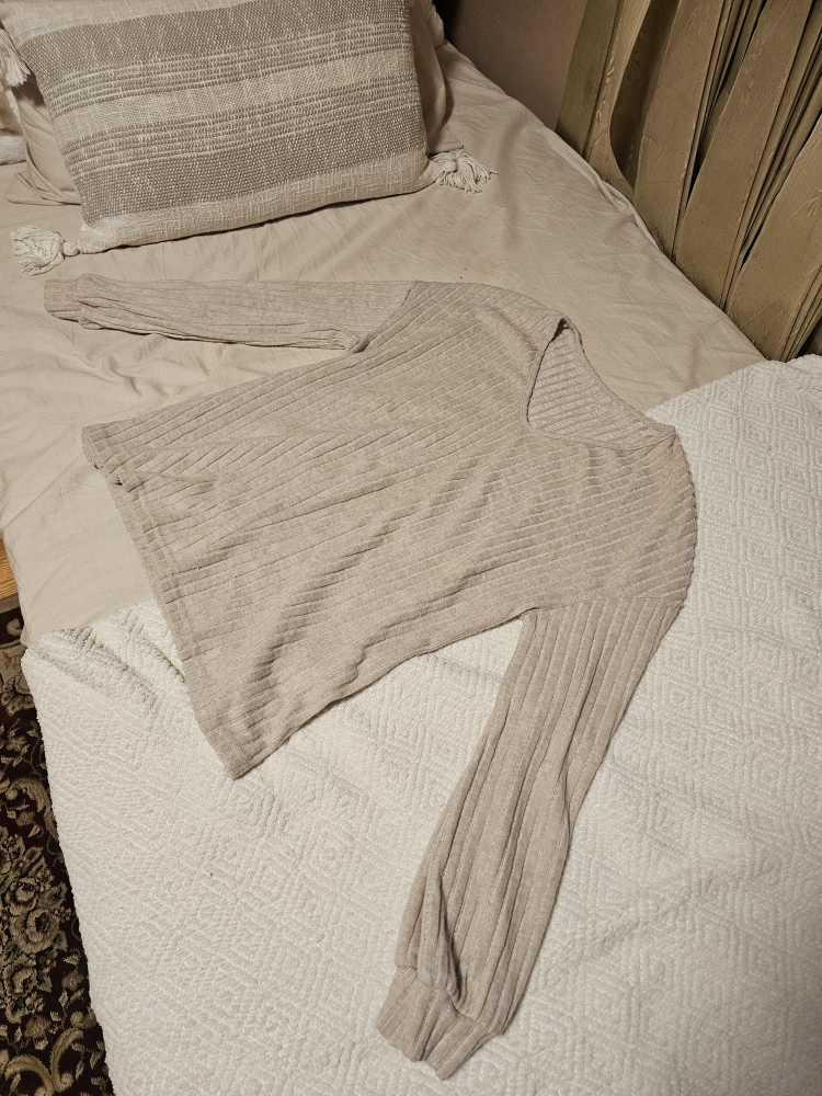 Cream velour sweater image indicator(2)