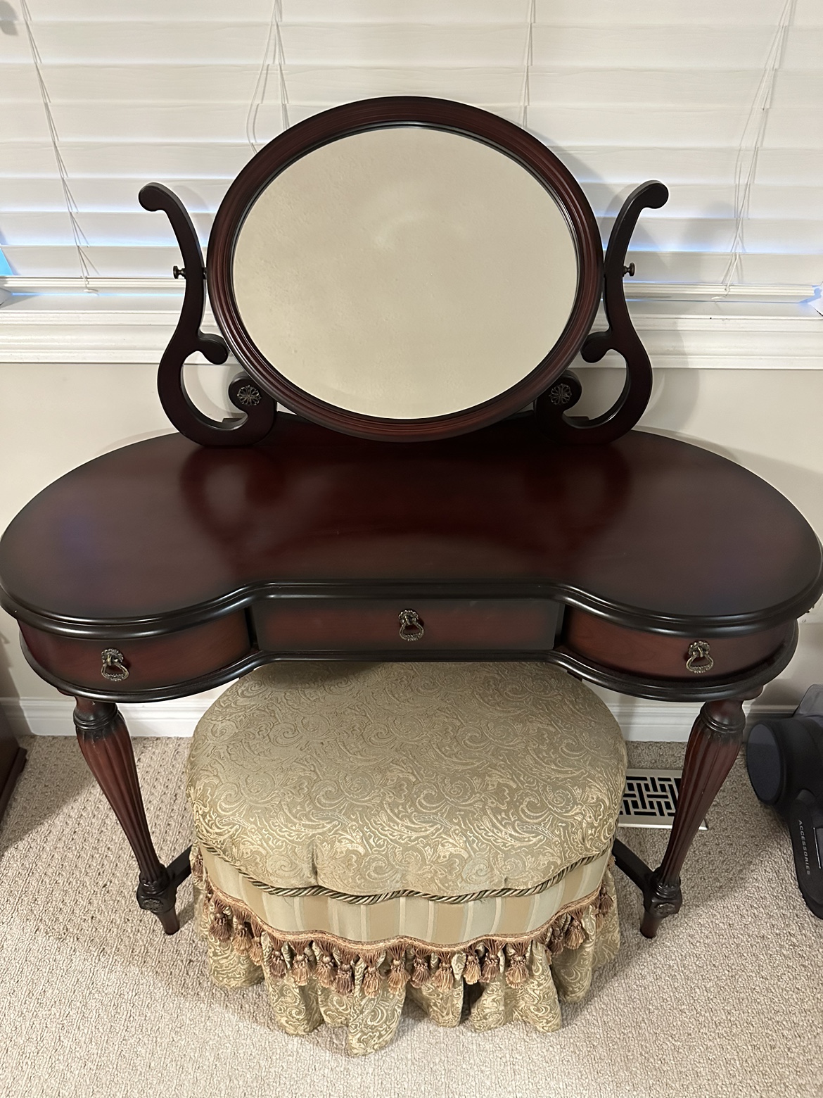 Bombay Vanity Desk with Mirror, Drawers and Beautiful Chair