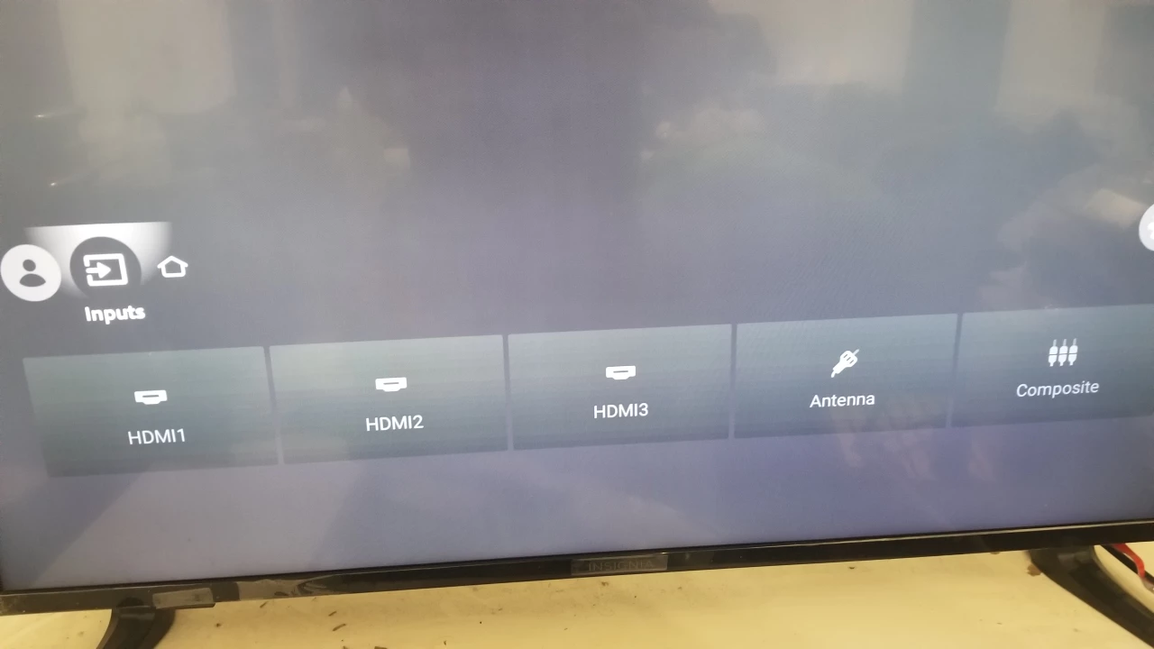 Insignia Smart 4K HDTV 43 inch - photo 2