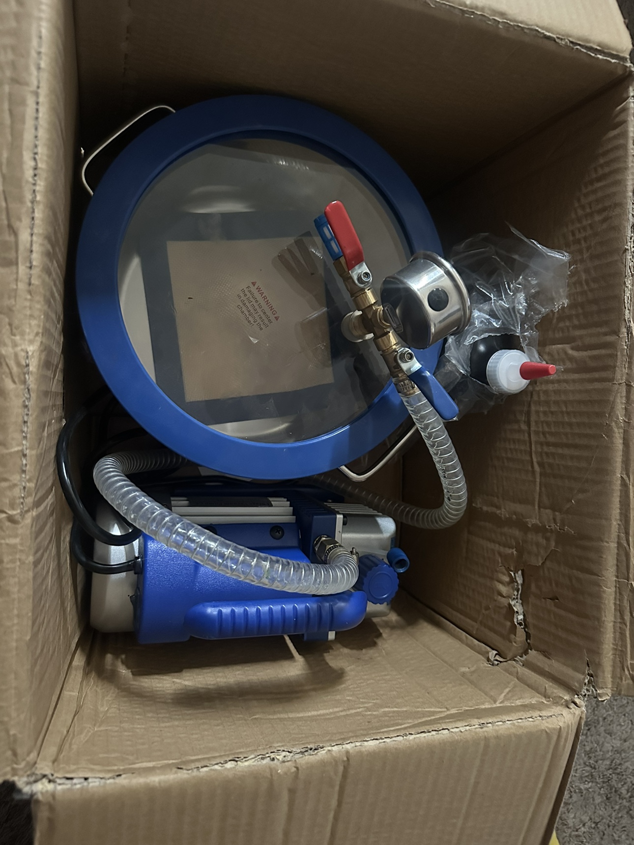 1.5 gal vacuum chamber with electric pump - photo 2