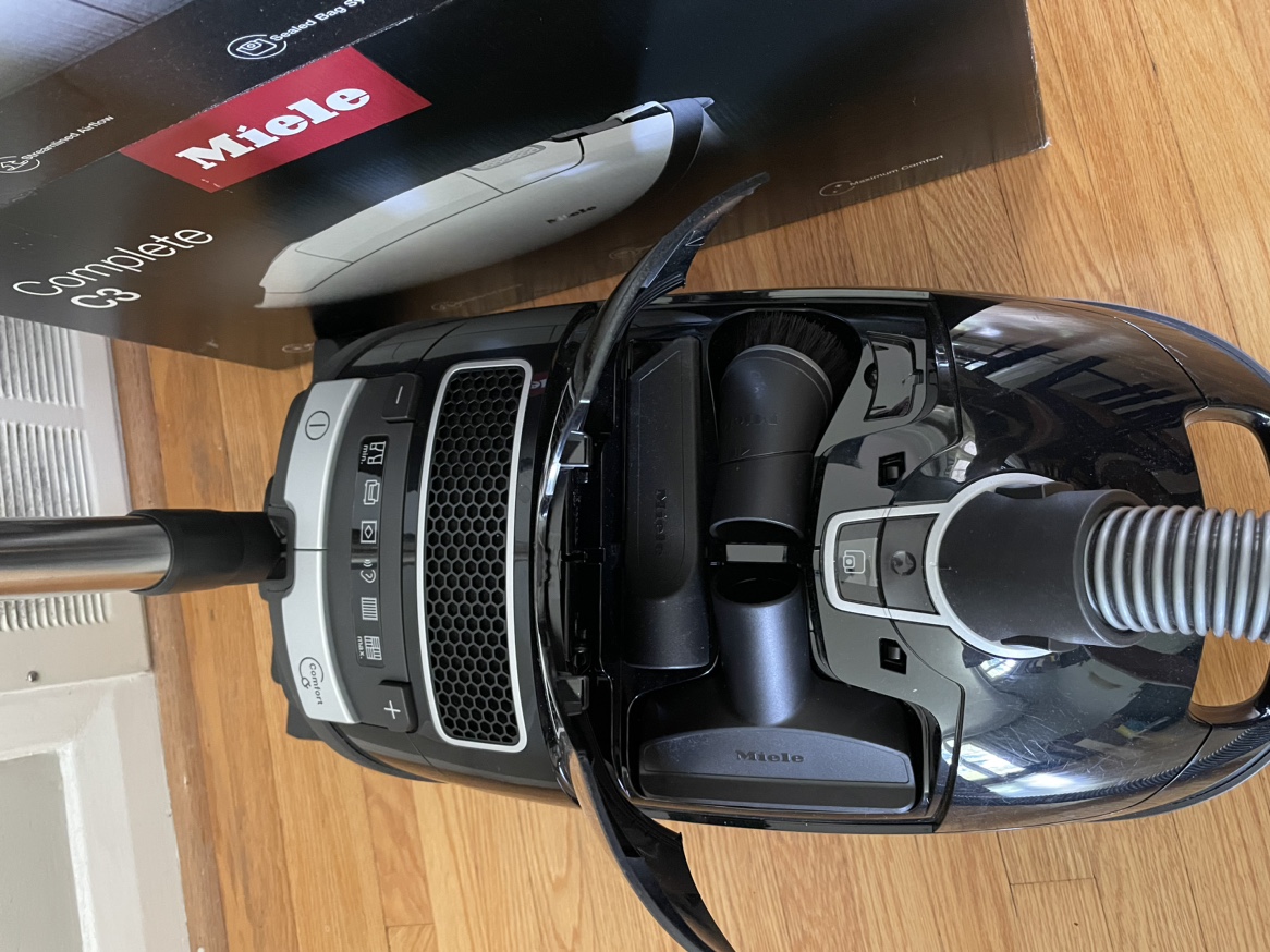 Miele Complete C3 Vacuum Cleaner black / Made in Germany image indicator(2)