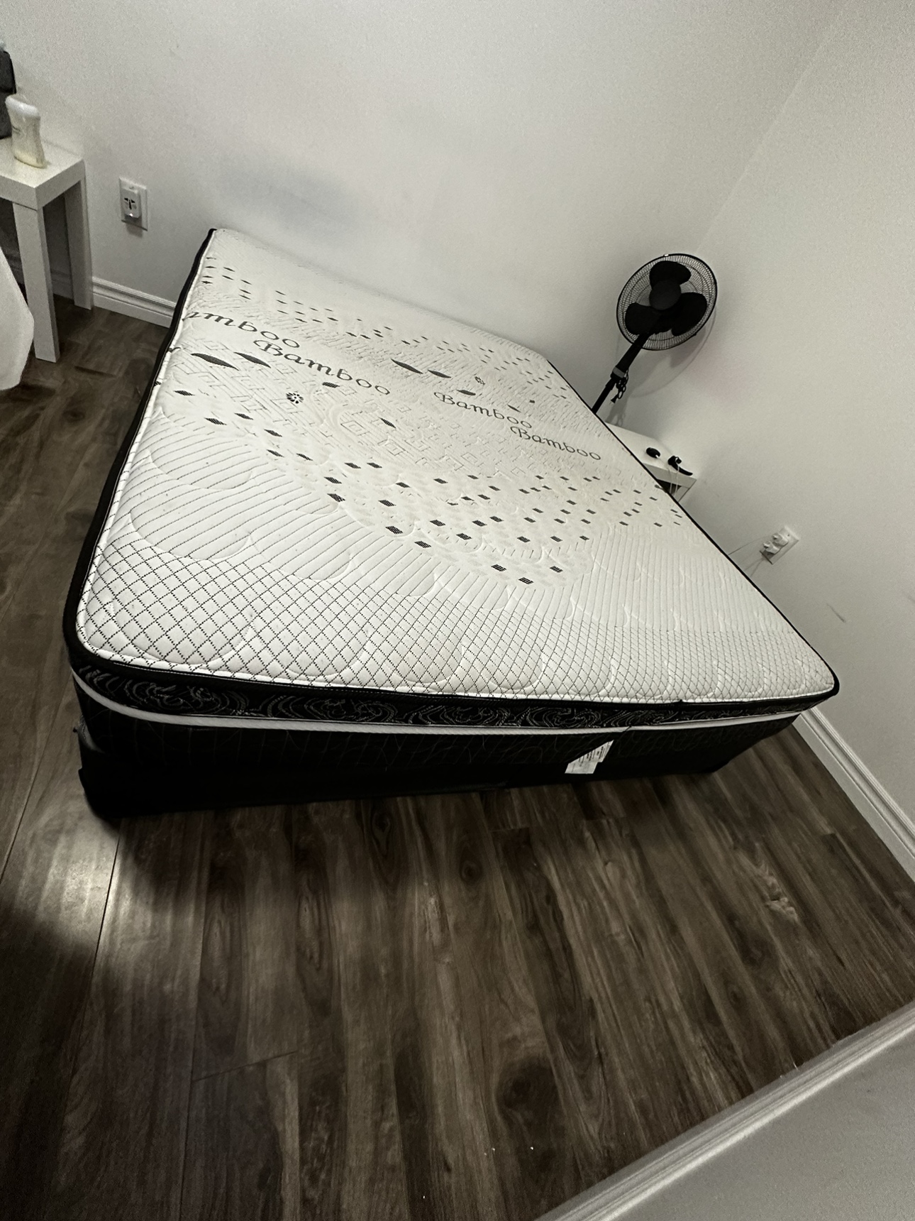 Queen size 10” mattress with box spring - photo 2