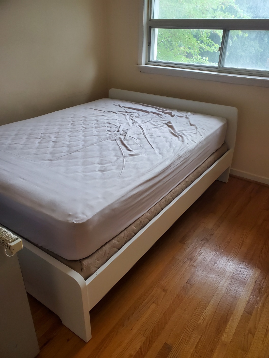 IKEA Askvoll queen bed frame + mattress (optional) image indicator(3)