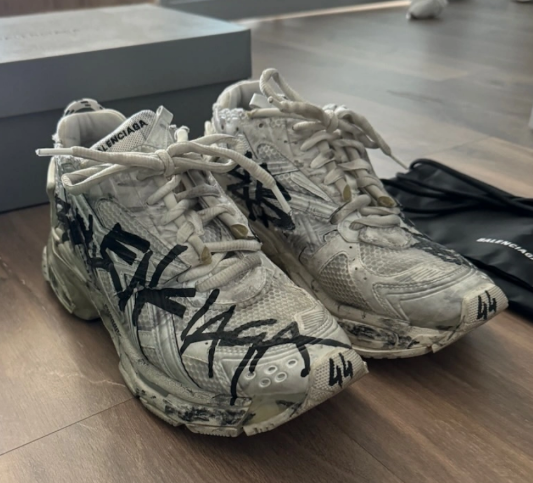 Balenciaga Men's Runner Graffiti in white - photo 2