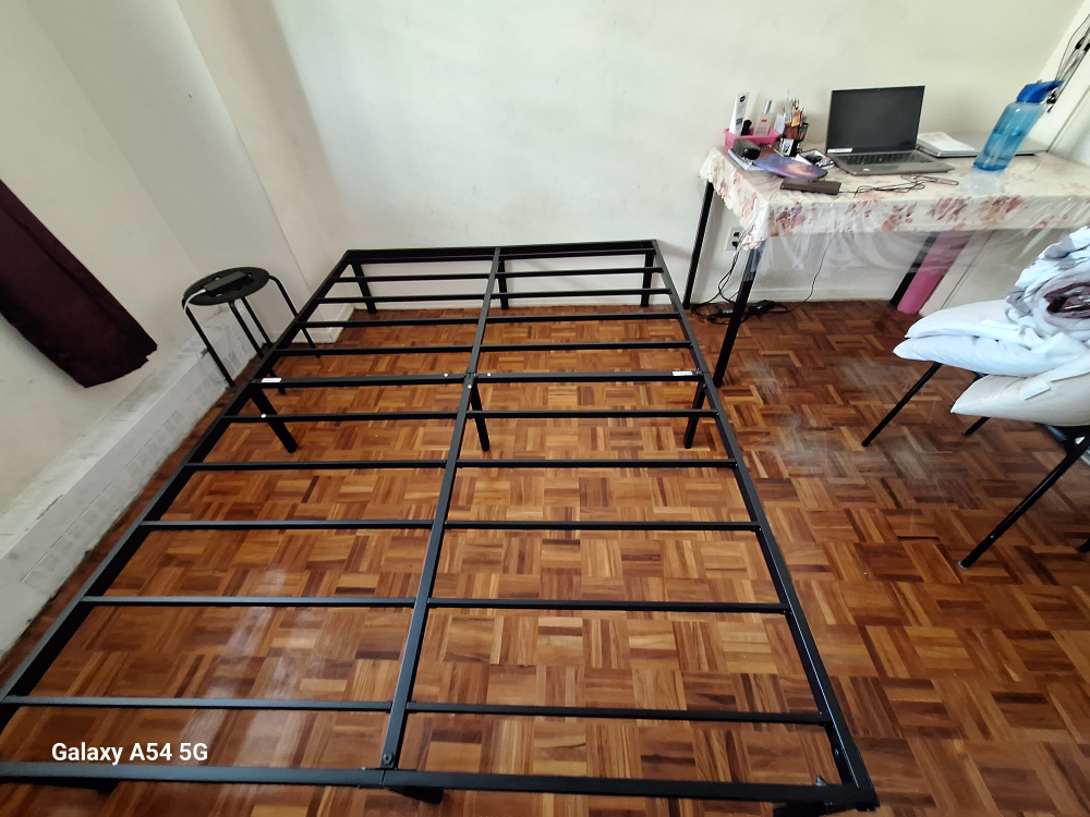 Queen size bed frame - photo 2