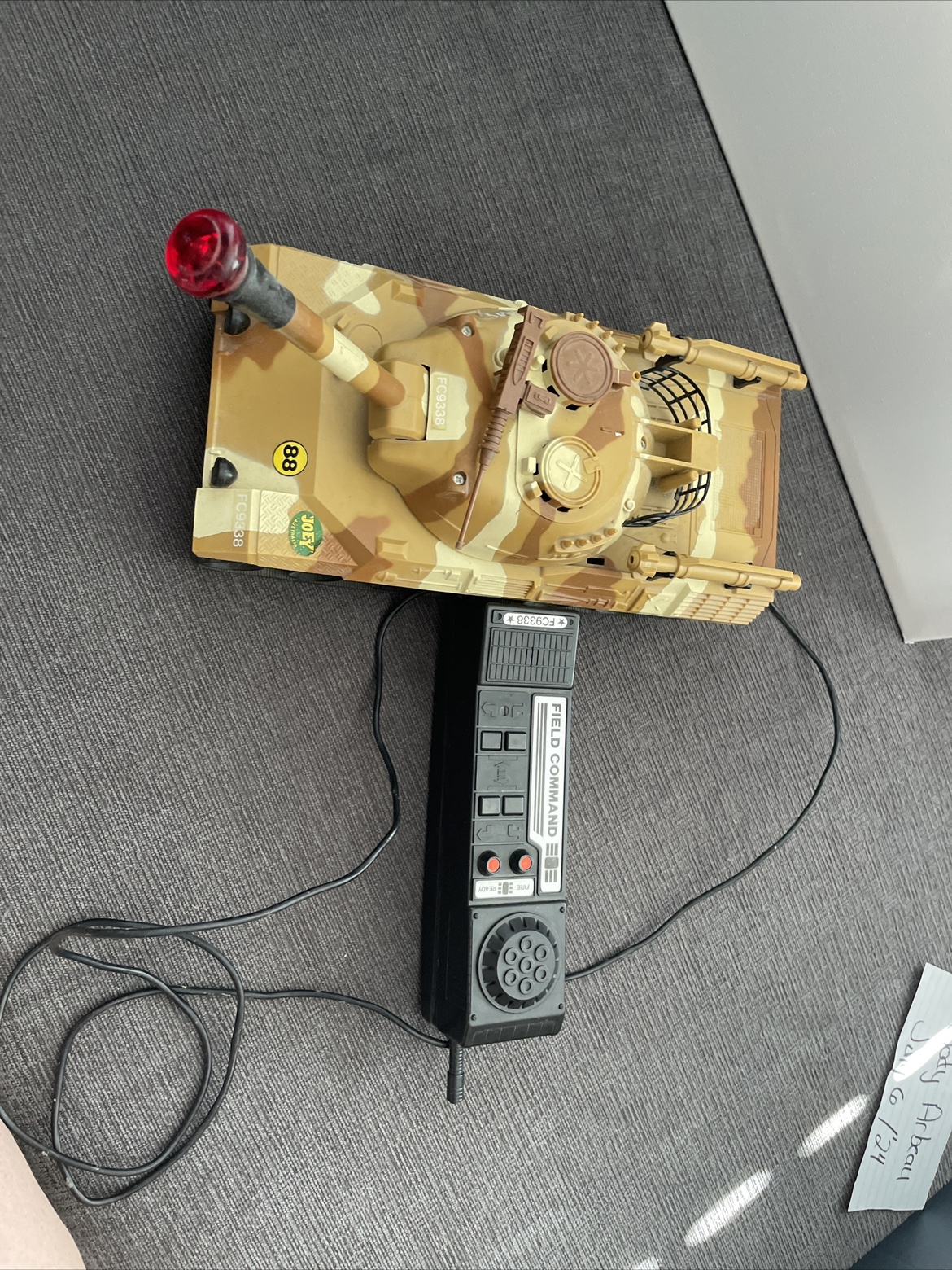 Vintage 1984 remote army tank. image indicator(2)