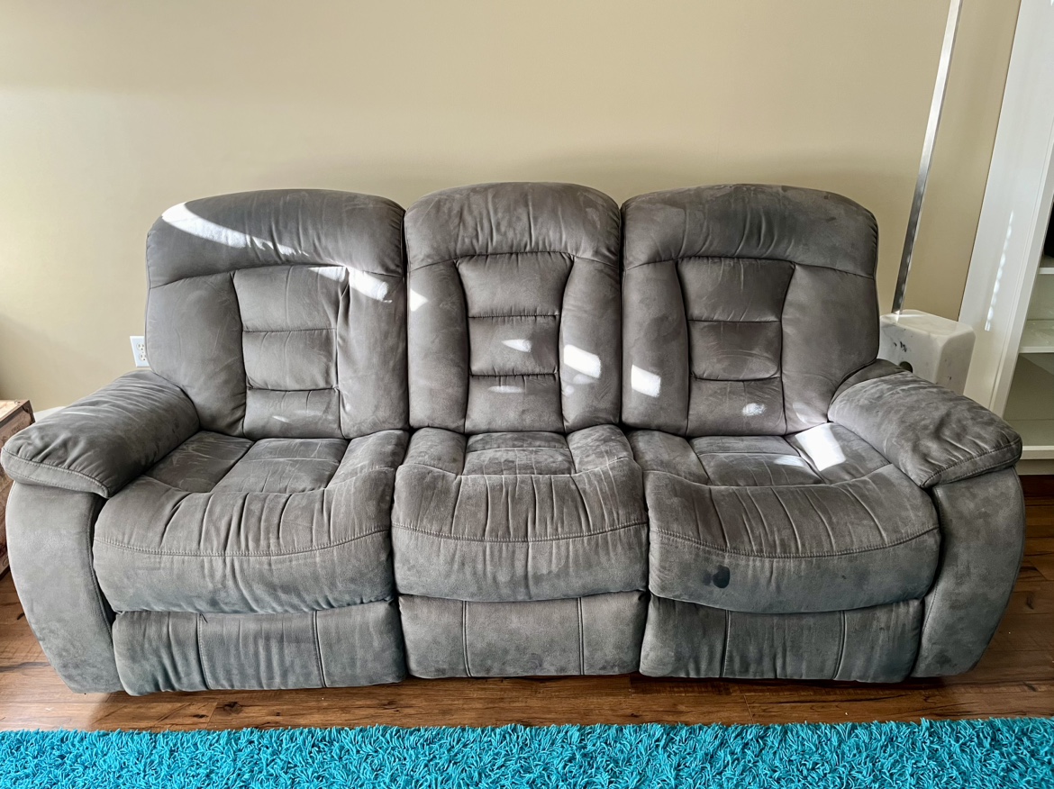 #freecycle High quality gray sofa with 2 reclining spots - photo 2