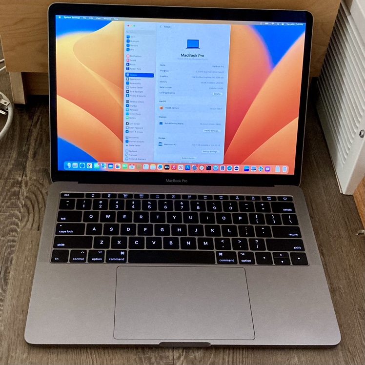 MacBook Pro (13-inch, 2017, Two Thunderbolt 3 ports)
