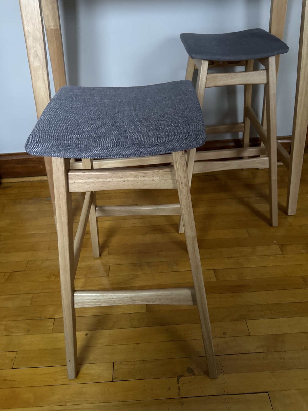 ❗️MOVE OUT SALE ❗️Breakfast Table w/ 2 chairs - photo 2