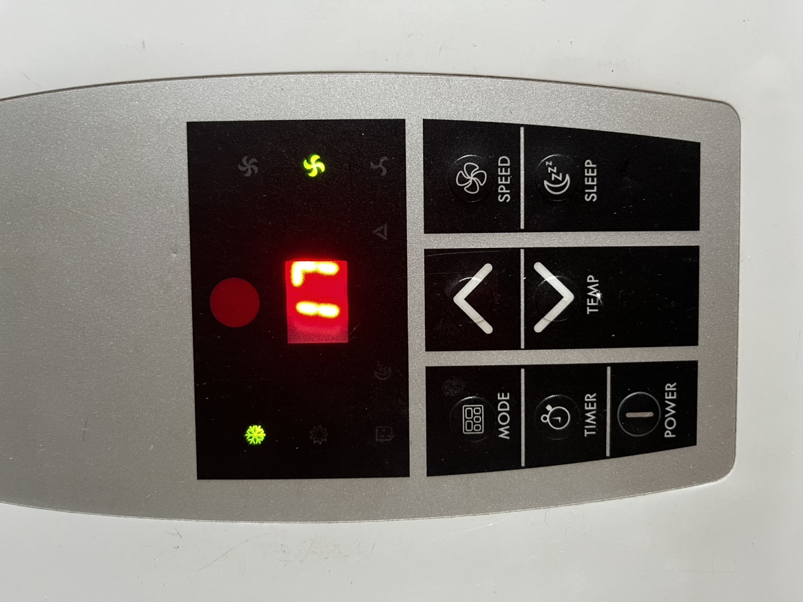 Portable air conditioner + window accessories - photo 4