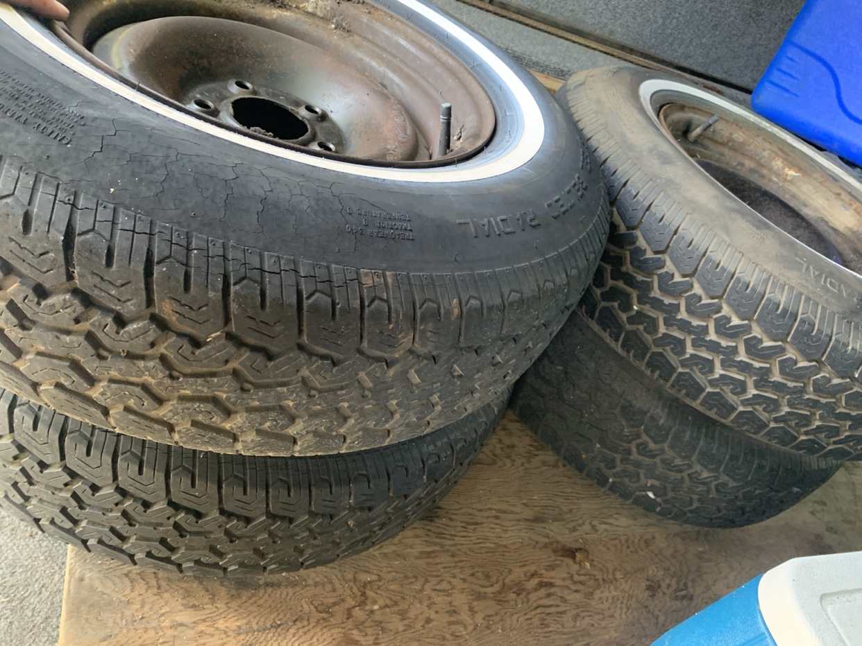 4 Steel Car Rims Vintage W/ Tire Tubes SIDEWALLS CRACKING - photo 4