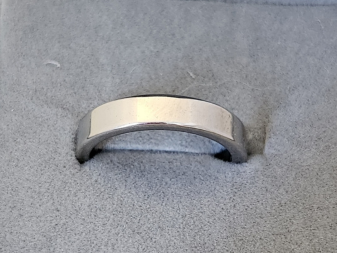 A plain silver tone ring - photo 2