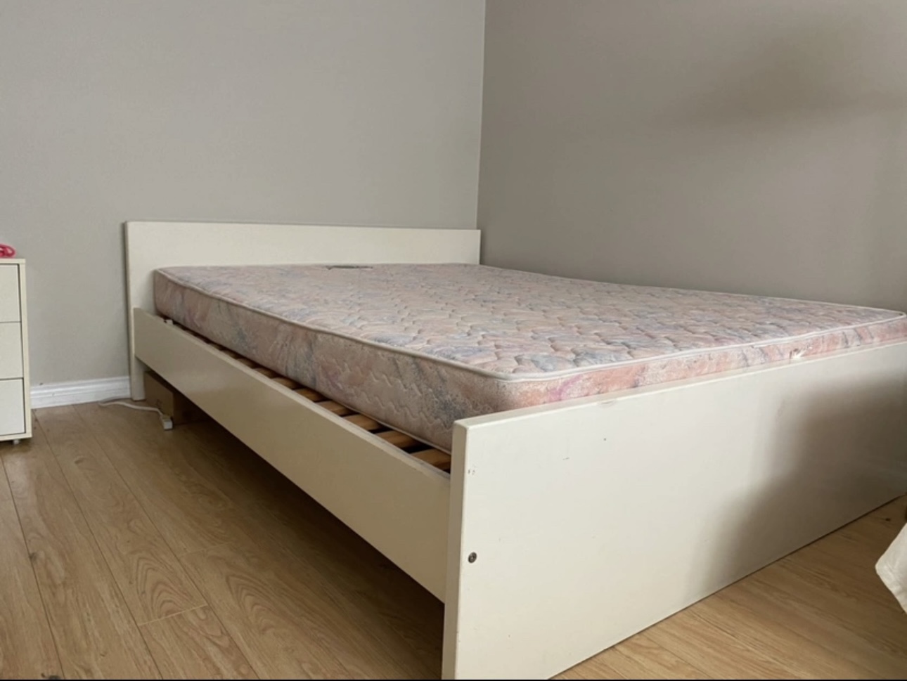 Free Queen Size Matress - photo 3