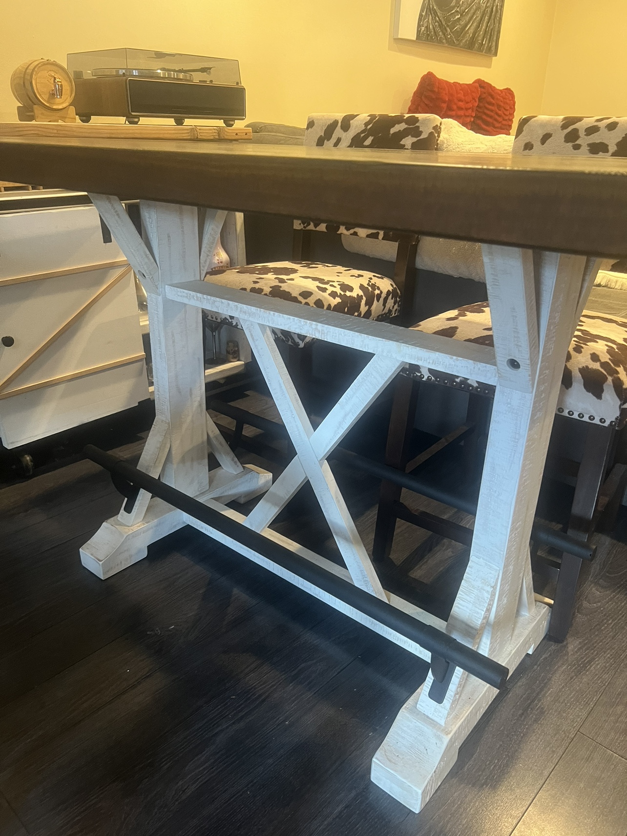 Table and 4 chairs thumbnail