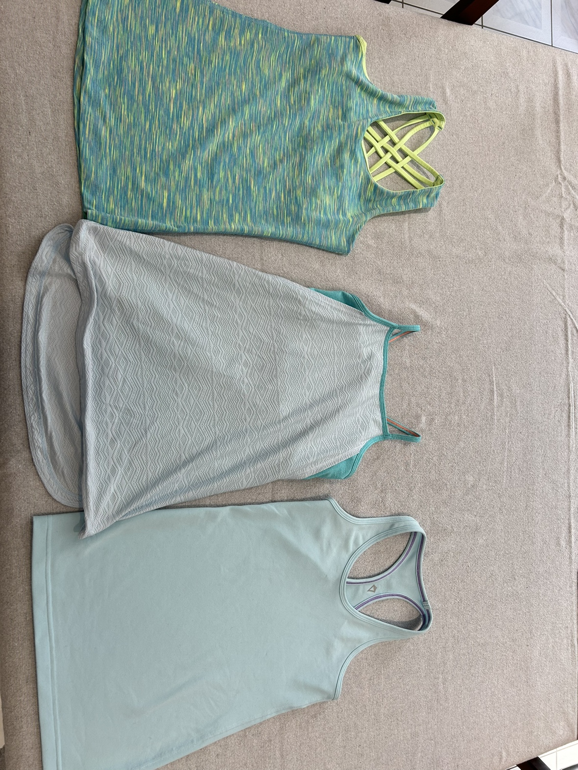 IVIVVA ATHLETIC TOPS (KIDS) Medium thumbnail
