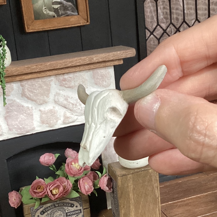 Mini Skull Decor 1/12 Scale for Dollhouse image indicator(3)