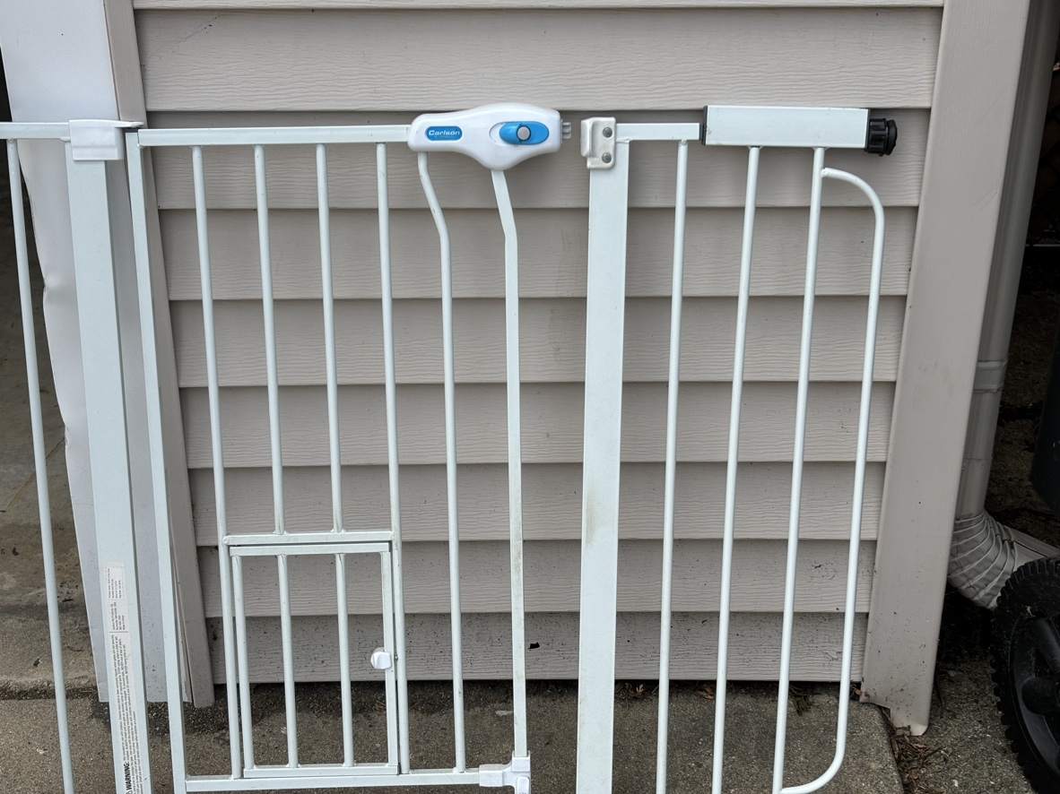 Pet/Child safety gate.