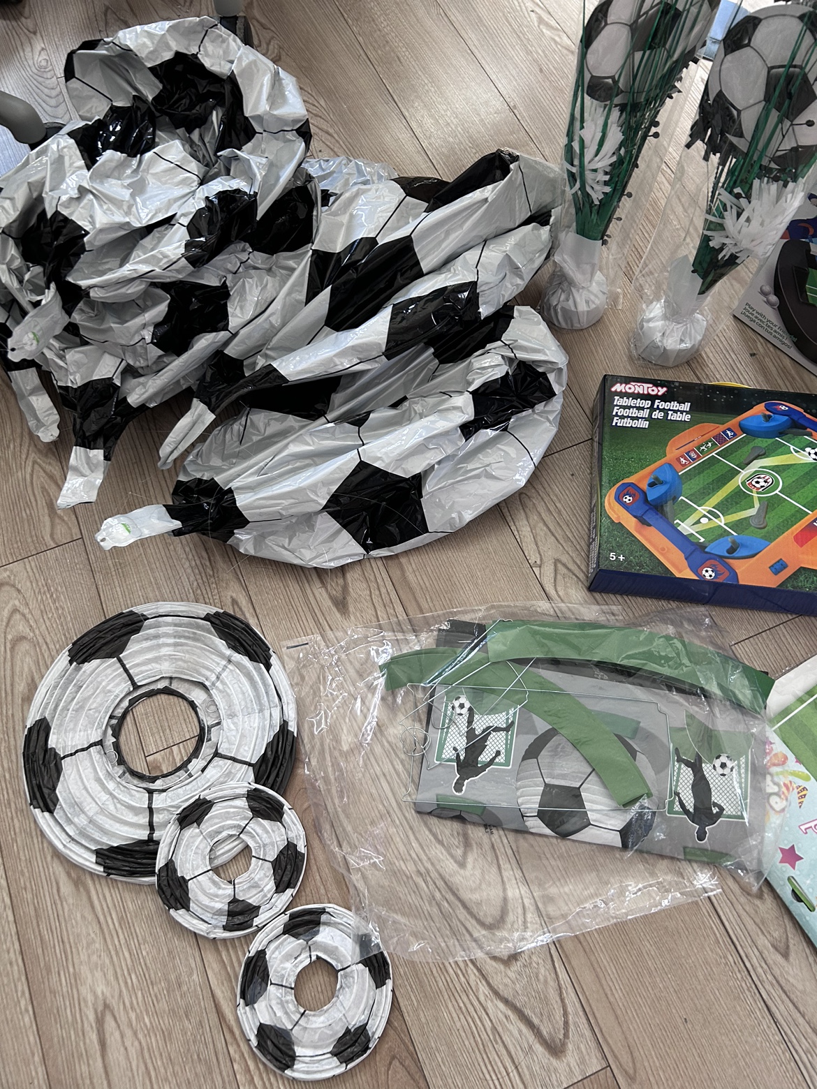 Soccer party decorations image indicator(2)