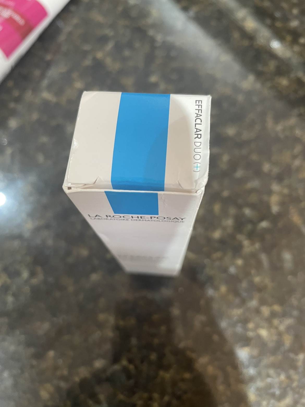 LA ROCHE-POSAY  acne treatment image indicator(2)