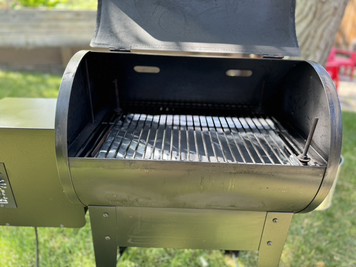 Traeger Tailgater Grill Smoker w/ cover and insulated  blanket - photo 5