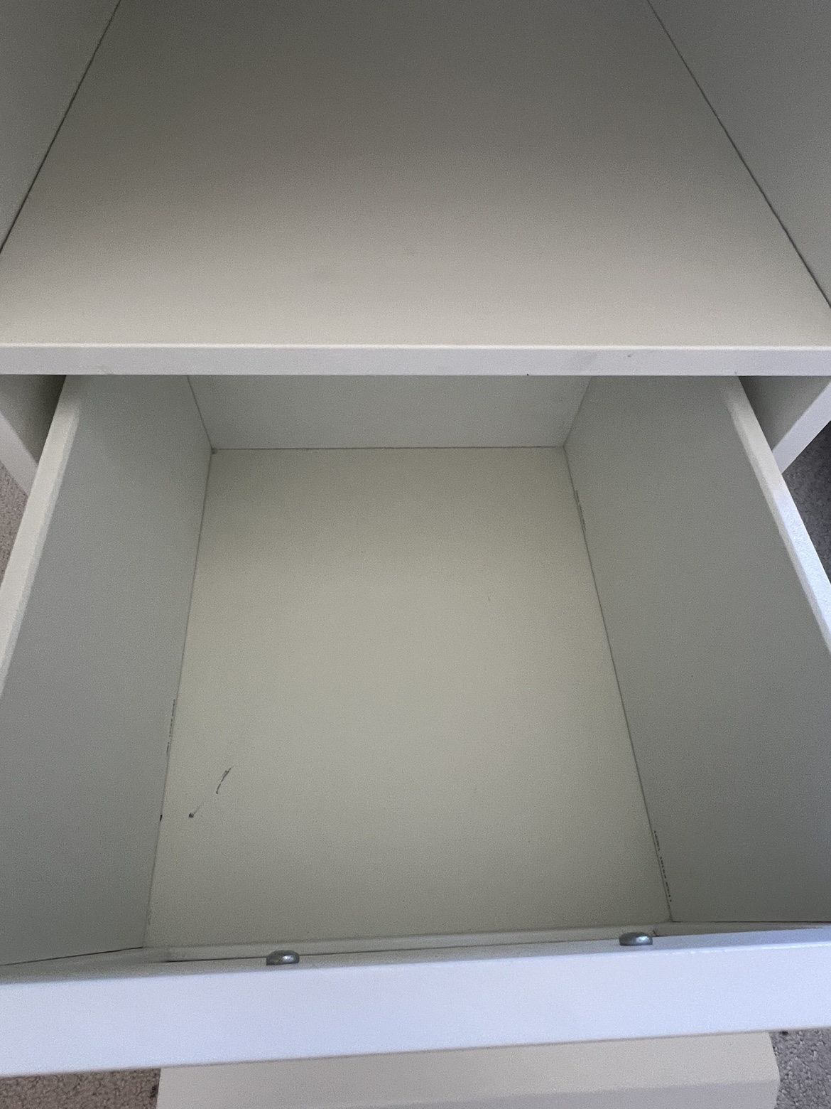 White nightstand - photo 4