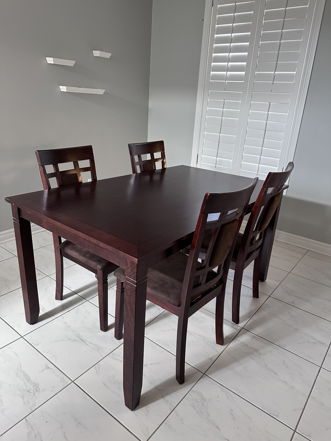 Dining table and 4 chairs - photo 2