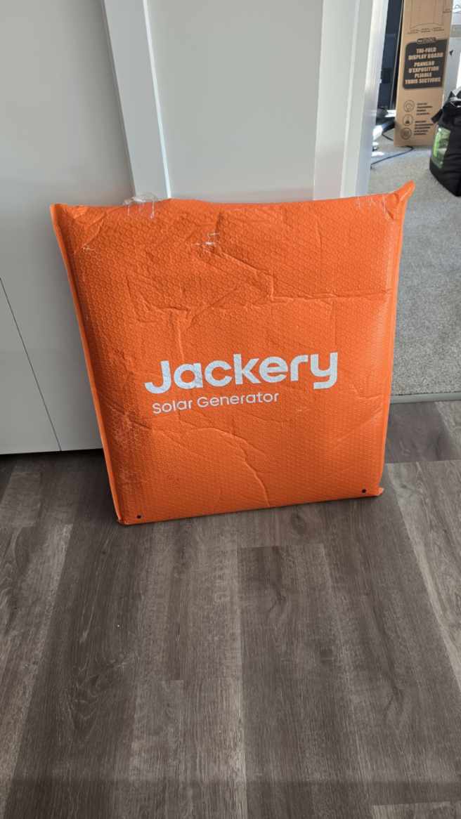 Jackery Explorer 700 & Solar Panel - photo 2