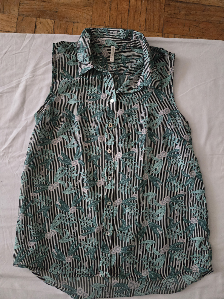 Woman's shirts - photo 2
