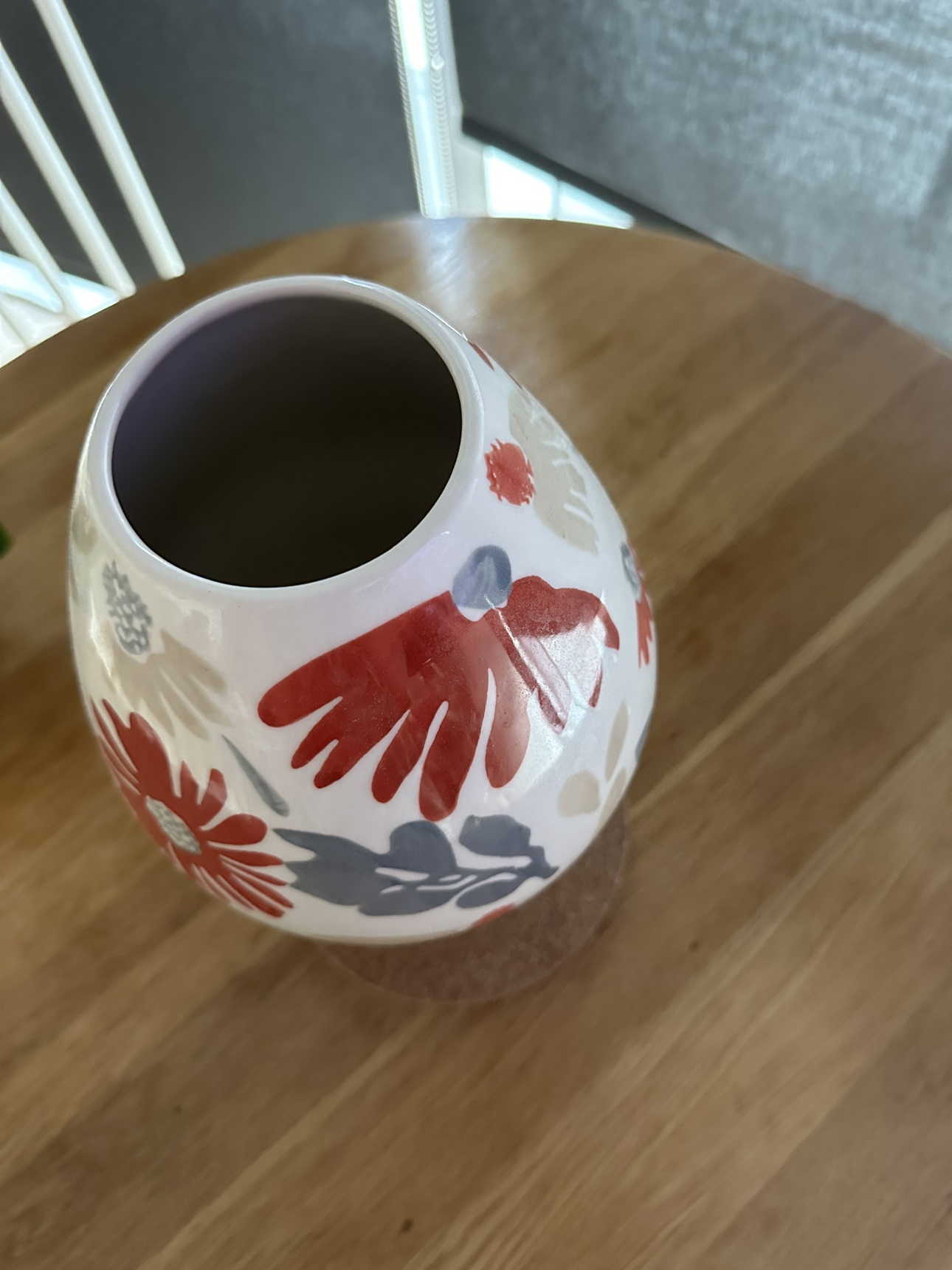 This beautiful vase is waiting to be filled with flowers again. - photo 4