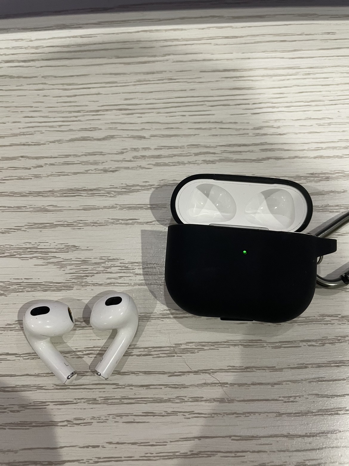 Gen 3 Apple AirPods - photo 2