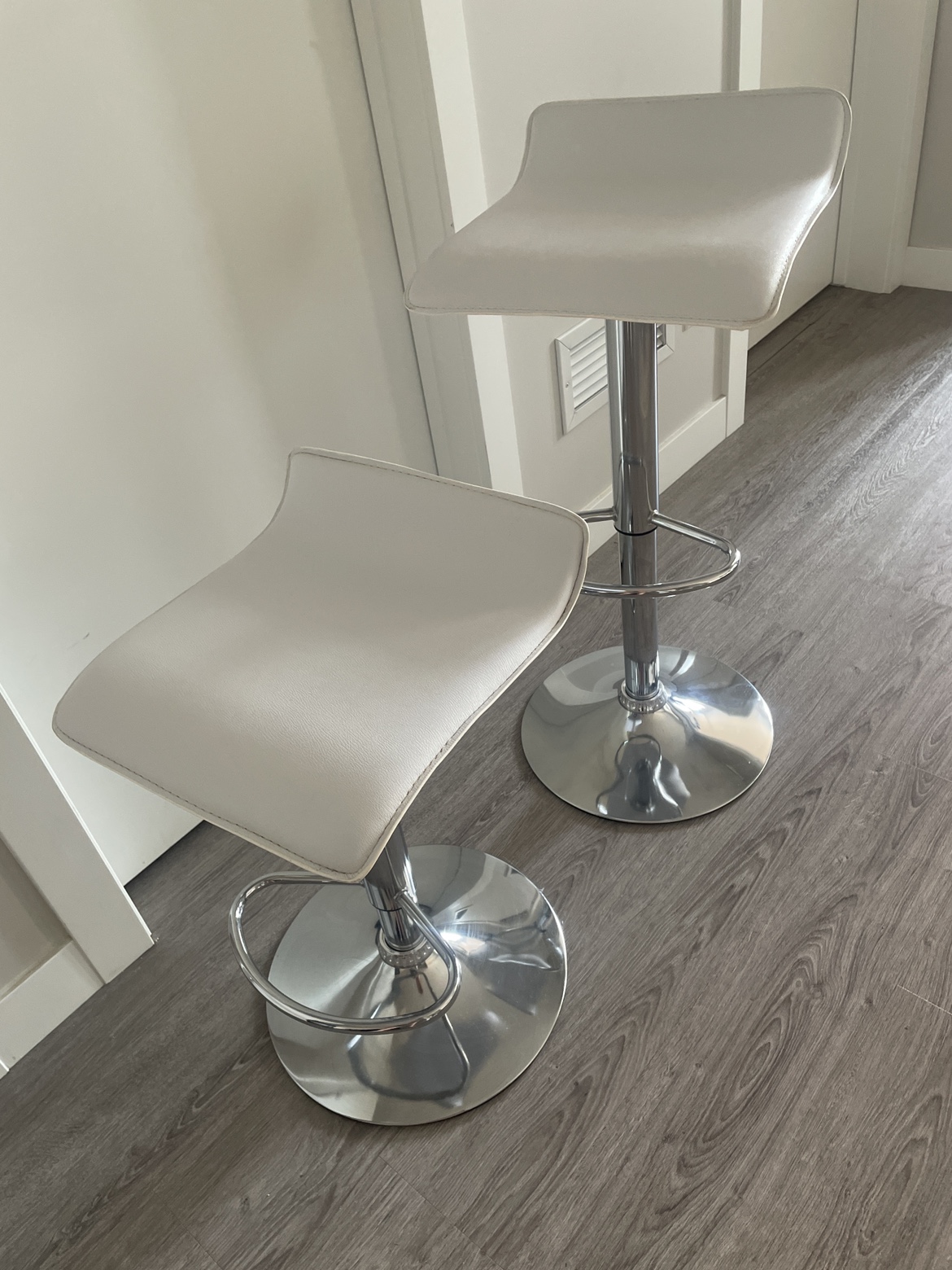 Set of Two Bar Stools - photo 4