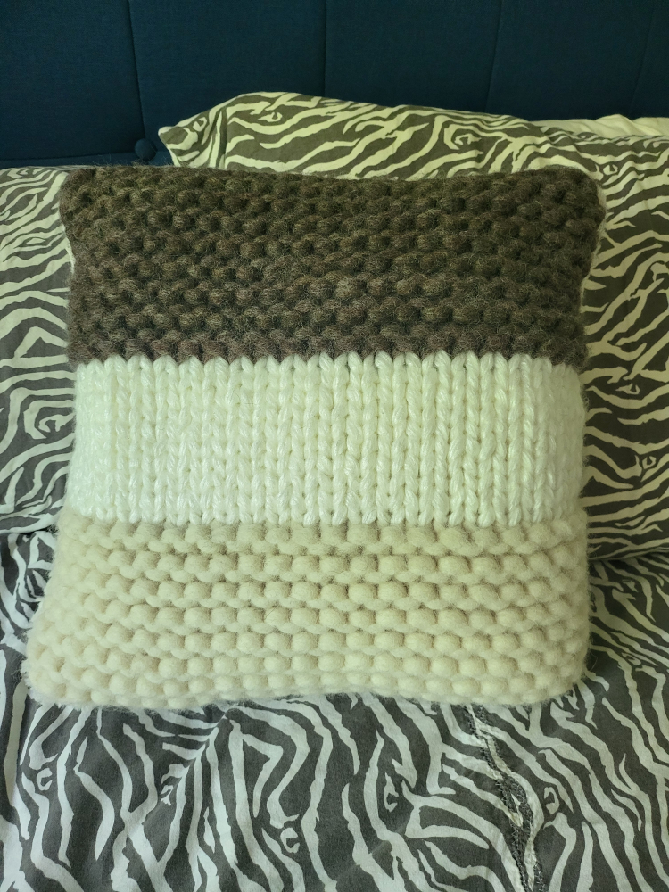 decorative pillow ⚽️ image indicator(3)