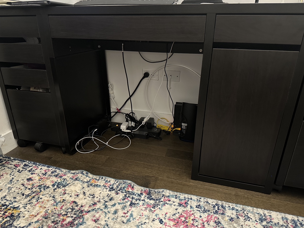 IKEA Micke desk - photo 3