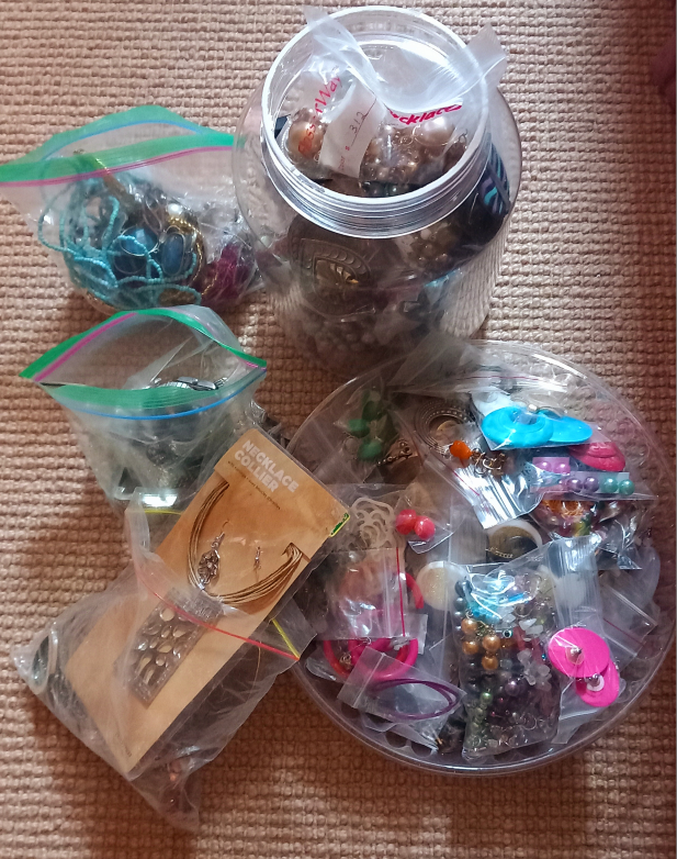 Huge Jewelery Lot thumbnail