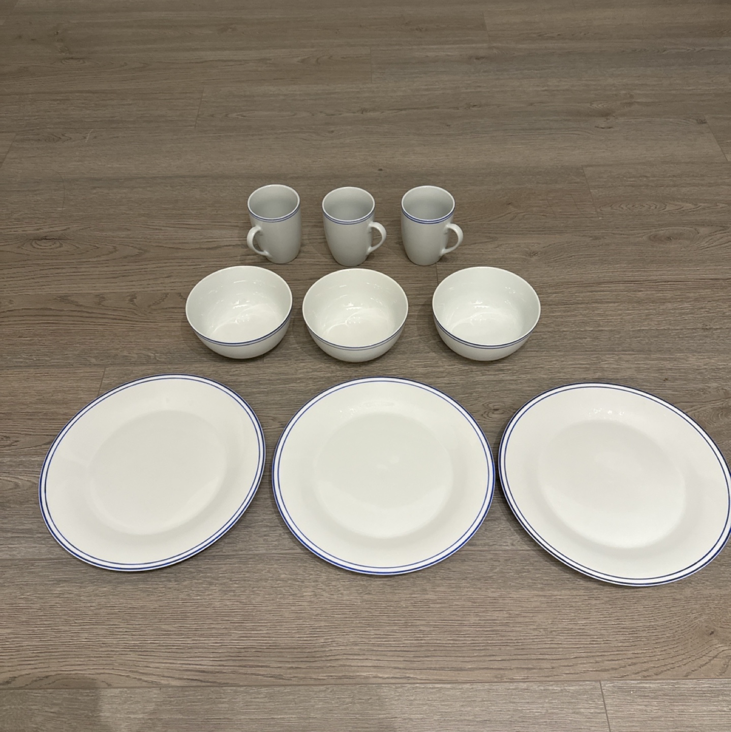 Dinnerware set thumbnail