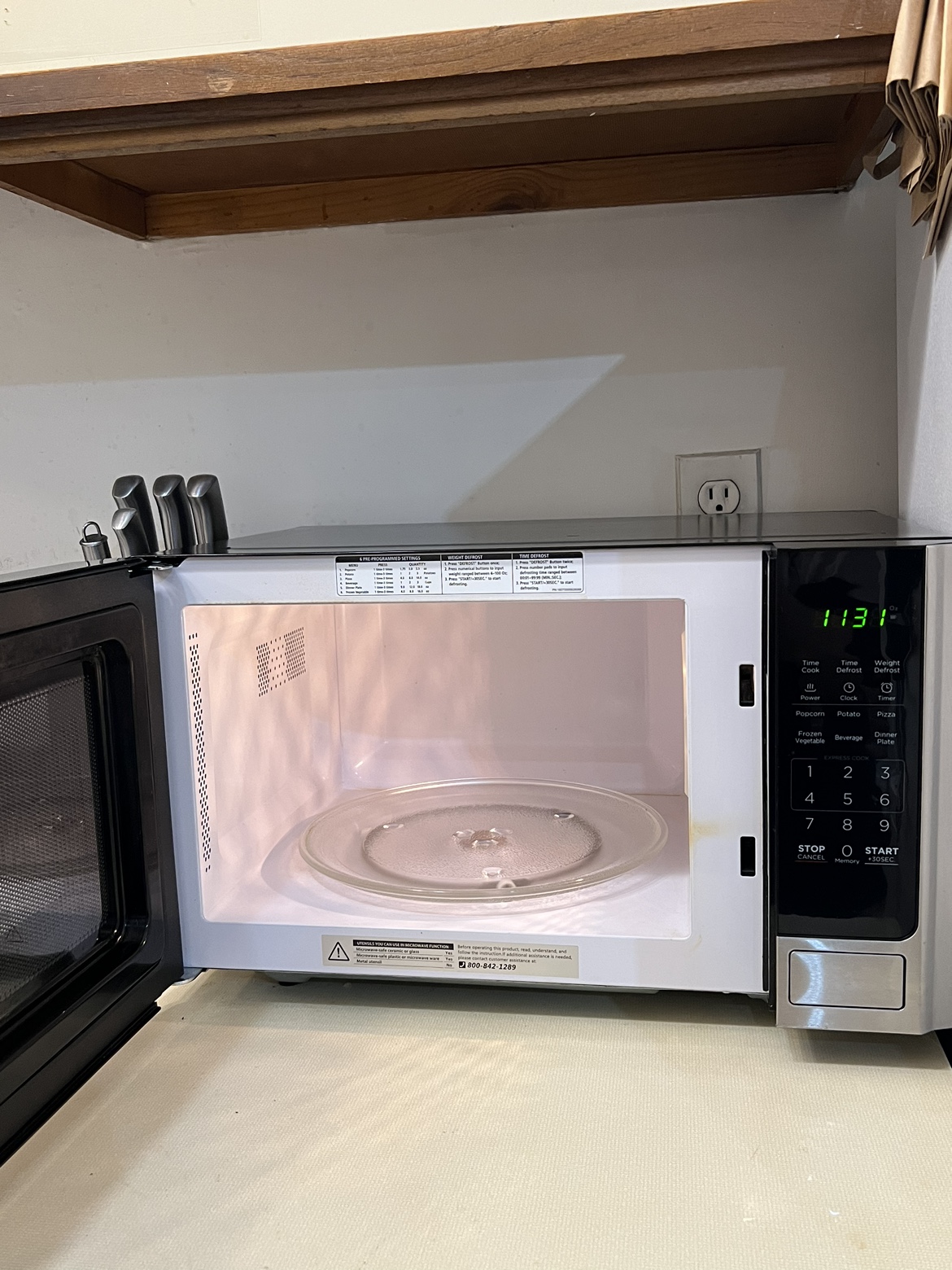 Black Decker Microwave - photo 2