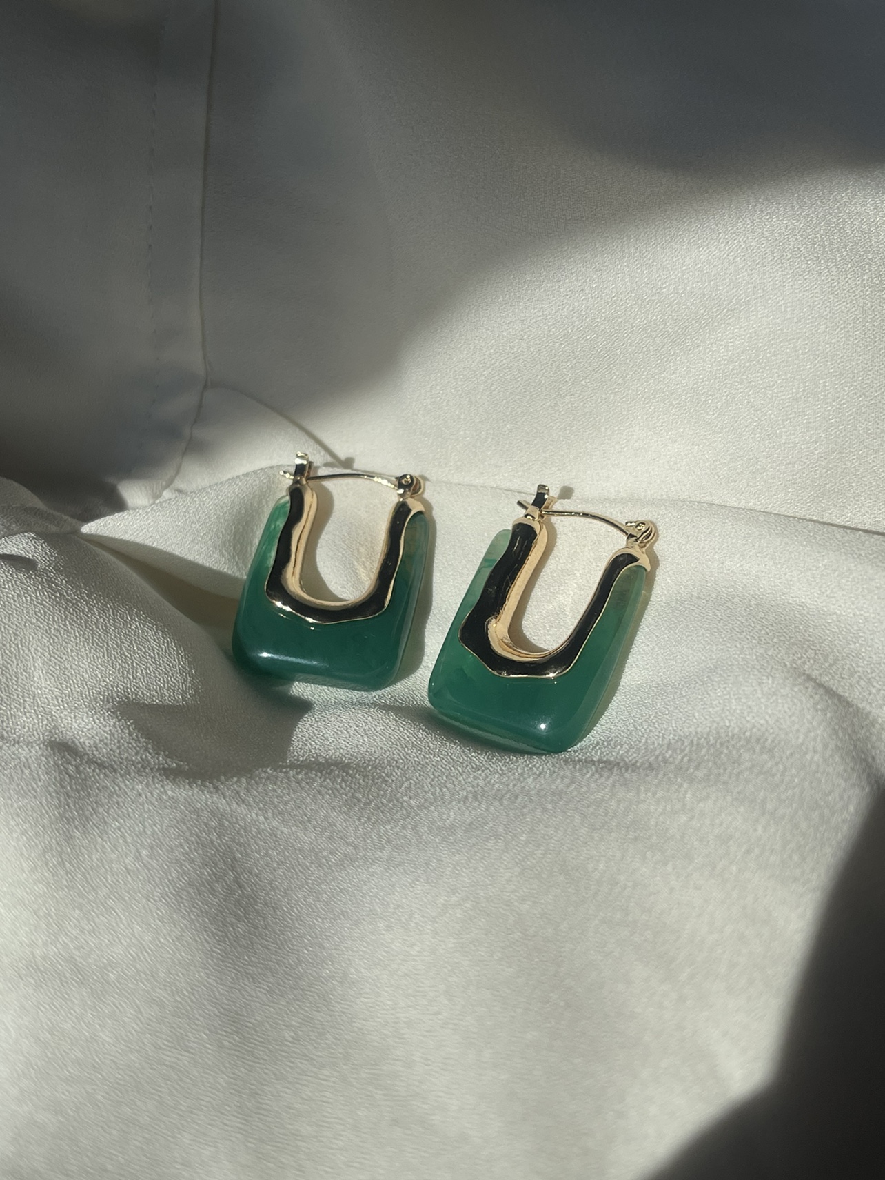 Brand new resin earrings - green image indicator(2)
