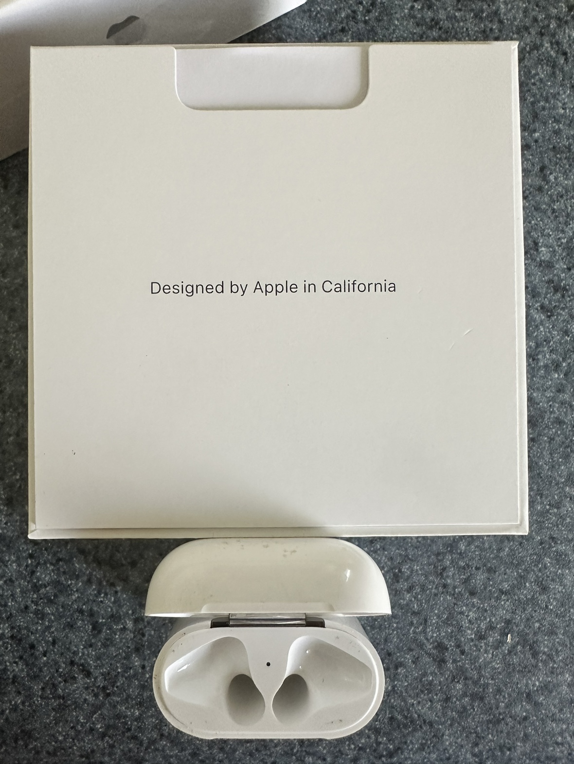Apple AirPods Charging Case image indicator(2)