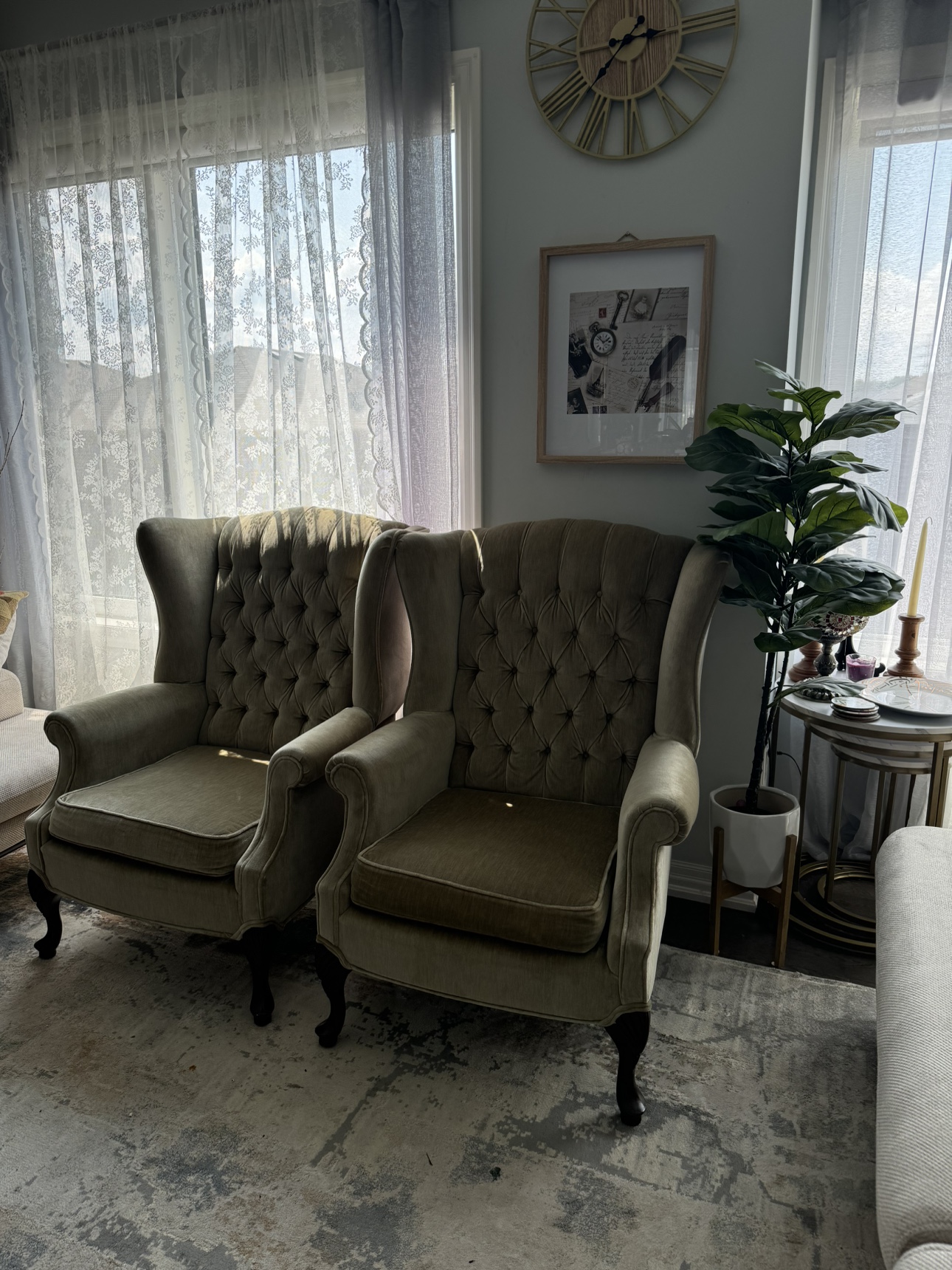Pair of wing chair like new condition - photo 2
