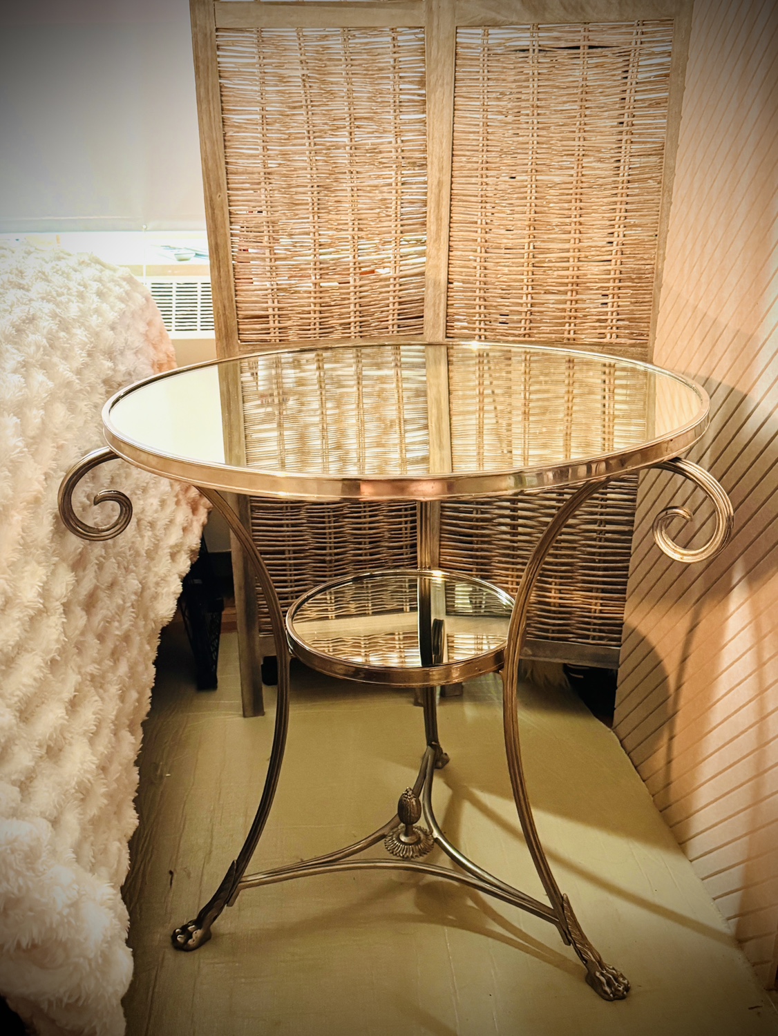 Mirrrored round accent  Table- free